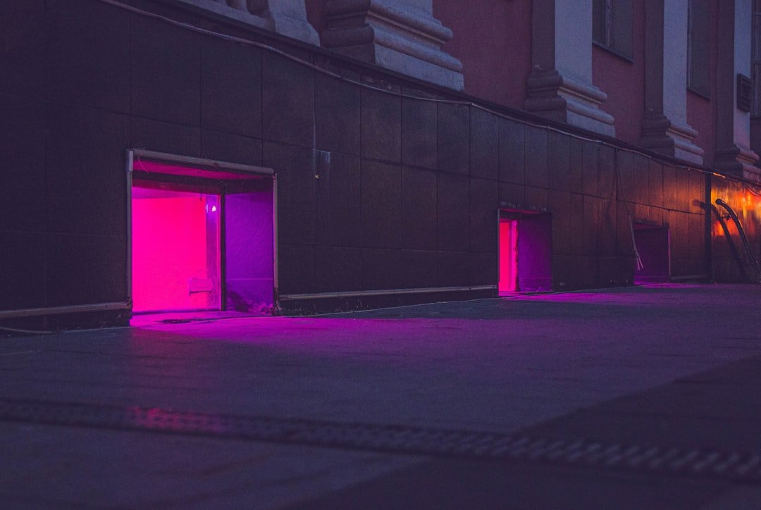 a-building-with-a-red-light-l4erhh21huq