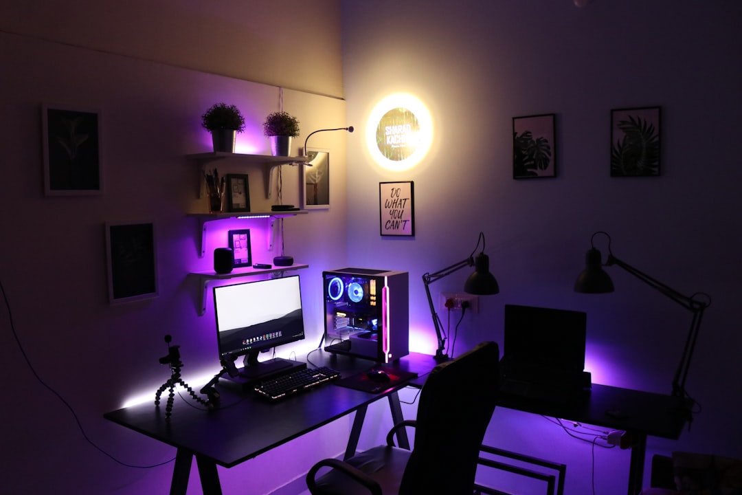 black-laptop-computer-on-table-hluitbppjbi